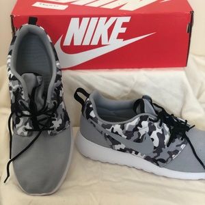 NIke Men’s Rosie One SE size 9